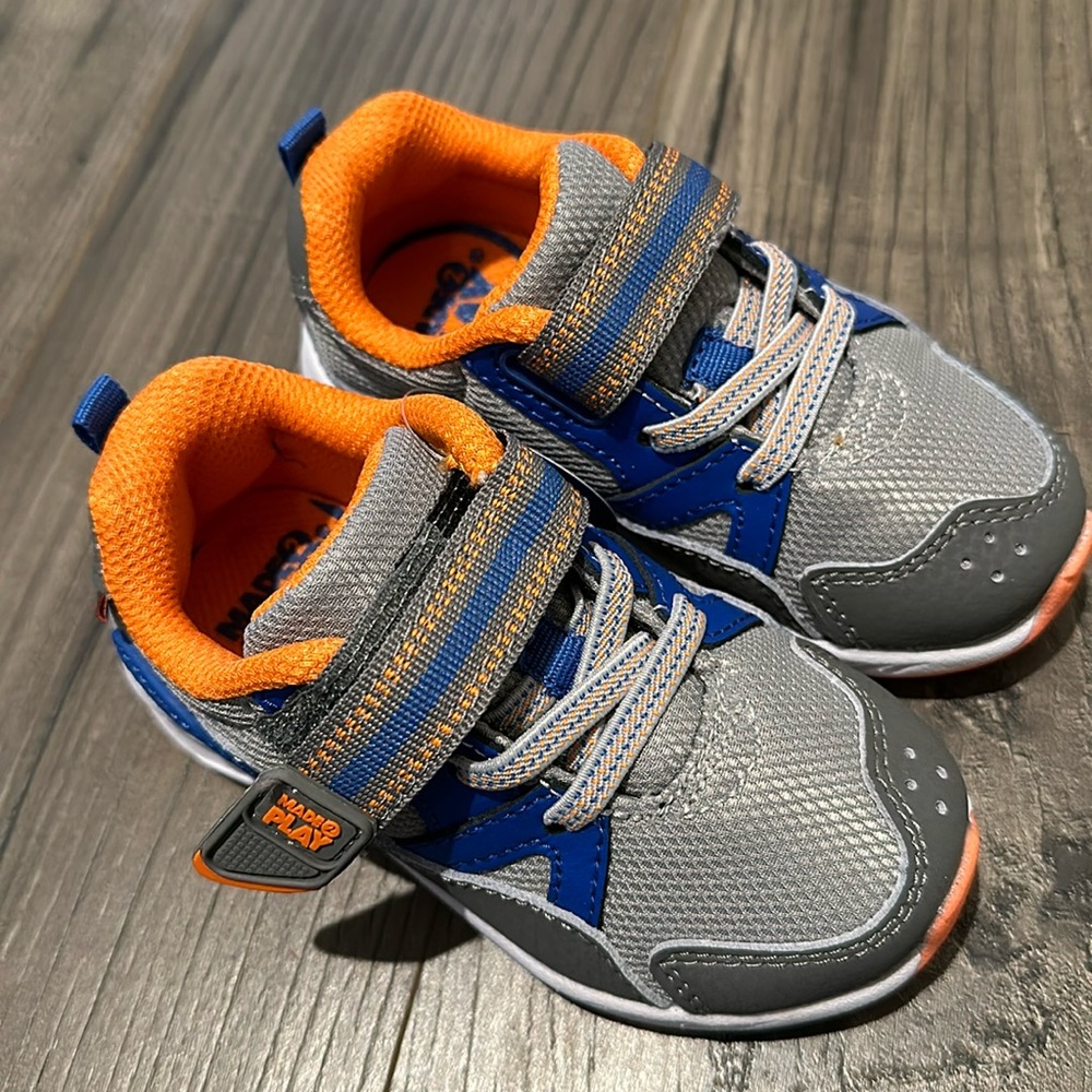 NWT Made two Play journey grey multi shoes